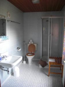 A bathroom at Pension Wiesenau