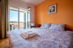 Postel nebo postele na pokoji v ubytování Apartments & rooms Leon