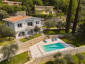 The swimming pool at or close to Villa Paier Relais & Pool