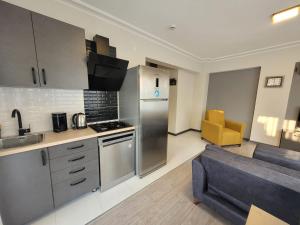 Kuchyň nebo kuchyňský kout v ubytování The U HOMES APART
