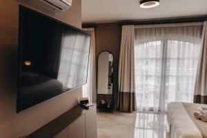 TV o dispositivi per l'intrattenimento presso Dock 1 Boutique Hotel