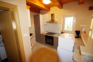 Kuchyň nebo kuchyňský kout v ubytování Mery Country House