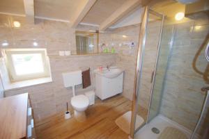 Koupelna v ubytování Mery Country House + 37 fotografií