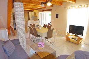 TV a/nebo společenská místnost v ubytování Mery Country House