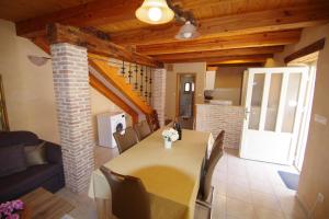 Kuchyň nebo kuchyňský kout v ubytování Mery Country House