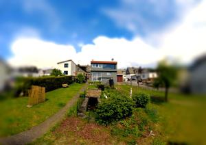 a house with a garden in front of it at Ferienhaus Zum Hochstein in Ettringen