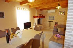 TV a/nebo společenská místnost v ubytování Mery Country House
