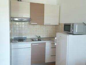 Kuchyňa alebo kuchynka v ubytovaní Apartments Magdalena AS1