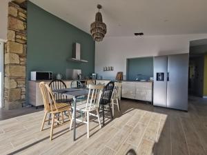 Dining area sa farm stay