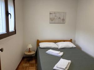 a bedroom with a bed with two towels on it at Casa da Laija - Gerês in Geres