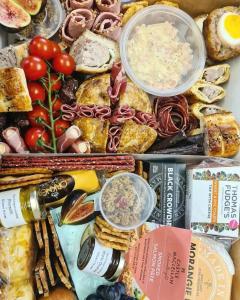 un vassoio di alimenti con diversi tipi di alimenti di Kiltearn Guest House a Evanton