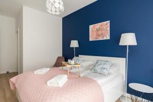 Postel nebo postele na pokoji v ubytování Old Town Apartments Podgórze by Renters