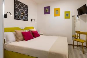a bedroom with a large bed with colorful pillows at MACHIN 57 - Magnolia Holidays in Alghero