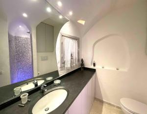 a bathroom with a sink and a mirror and a toilet at SAN TEODORO PUNTA EST CURATISSIMO BILOCALe in Capo Coda Cavallo