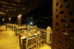Restoran või mõni muu söögikoht majutusasutuses Broad Bean Resort & Spa