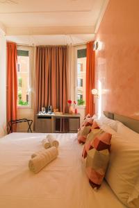 Postel nebo postele na pokoji v ubytování Erreggi Luxury Rooms