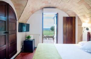 Letto o letti in una camera di Mas Ses Vinyes - Adults Only