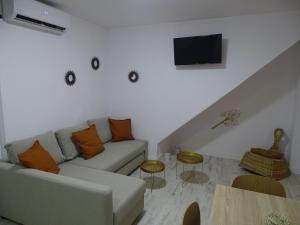 Telewizja i/lub zestaw kina domowego w obiekcie Casasjerezanas Loft Aitana