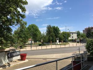 Fotografie z fotogalerie ubytování Hôtel Au Val De Saône Free Parking v destinaci Sathonay-Camp