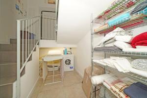 Postel nebo postele na pokoji v ubytování Fasano home with terrace and Lake view