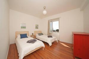 Postel nebo postele na pokoji v ubytování Fasano home with terrace and Lake view