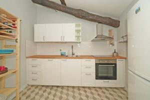 Kuchyň nebo kuchyňský kout v ubytování Fasano home with terrace and Lake view