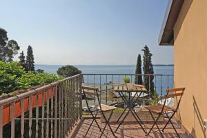 Balcon ou terrasse dans l'établissement Fasano home with terrace and Lake view