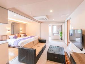 Postel nebo postele na pokoji v ubytování LiVEMAX RESORT Kusatsu Onsen