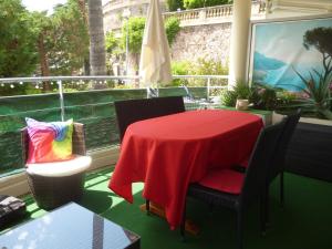 Photo de la galerie de l'établissement lovely apartments with terrace, à Cannes