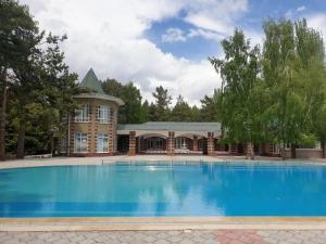a large swimming pool in front of a house at Радуга Иссык-Куль in Chon-Sary-Oy +24 photos