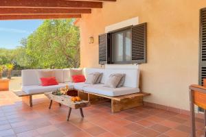 Ein Balkon oder eine Terrasse in der Unterkunft Villa Sa Tanca