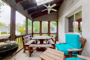 Χώρος καθιστικού στο Bayberry Woods -- 740 Bayberry Circle