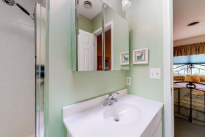 Ένα μπάνιο στο Bayberry Woods -- 740 Bayberry Circle +19 φωτογραφίες