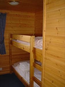 เตียงสองชั้นในห้องที่ Loch Lomond Lodge
