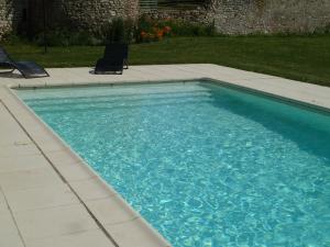 The swimming pool at or close to Château de Clusors