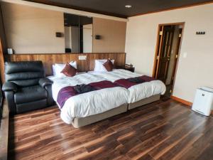 Postel nebo postele na pokoji v ubytování LiVEMAX RESORT Aki Miyahama Onsen + 37 fotografií