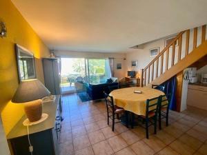 a kitchen and dining room with a table in a room at Quiberon - Appartement Triplex 73m² - 6 pers - Vue mer - FR-1-478-80 in Quiberon +5 photos