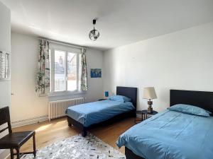 Łóżko lub łóżka w pokoju w obiekcie Magnifique Riad avec patio extérieur
