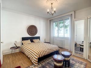Łóżko lub łóżka w pokoju w obiekcie Magnifique Riad avec patio extérieur