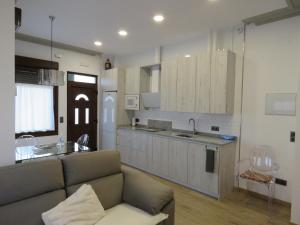 a living room with a couch and a kitchen at Apto. Completo, La Ribera in Aguilar de Campóo