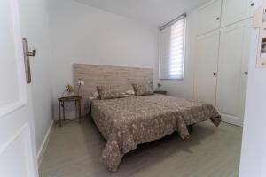 a bedroom with a large bed and a window at Comfortable Apartment Los Cristianos. Free Wifi. in Arona