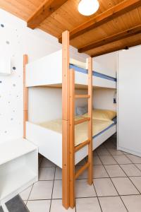 Palanda nebo palandy na pokoji v ubytování Hus achtern Diek