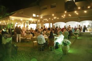 a group of people sitting at tables at a party at Hotel Rancho Verde in Barreiras