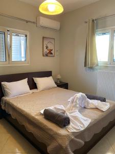 Łóżko lub łóżka w pokoju w obiekcie Helena's Aparthotel , Scaleta
