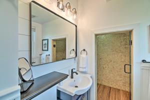 A bathroom at Stylish Studio with Fireplace about 3 Mi From Dtwn!