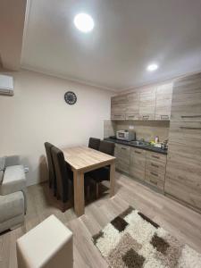 Kuchyň nebo kuchyňský kout v ubytování Vivko Apartments