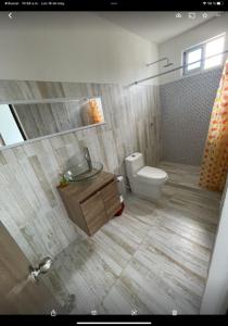 Koupelna v ubytování Zion House