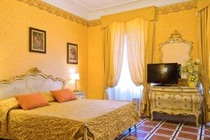 Säng eller sängar i ett rum på Hotel Villa San Lorenzo Maria