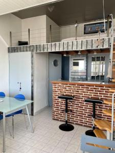 Dapur atau dapur kecil di Le Front de mer - studio lumineux esplanade Mers