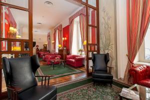 a living room filled with furniture and a large window at Hotel Nord Nuova Roma in Rome